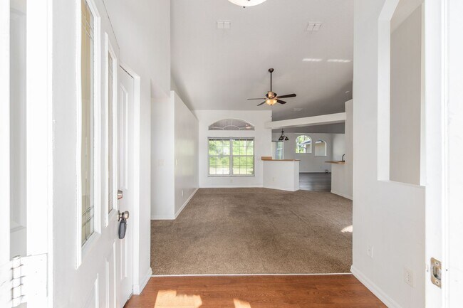 Building Photo - Spacious 4-Bedroom Home on a Peaceful Homesite in Dunnellon