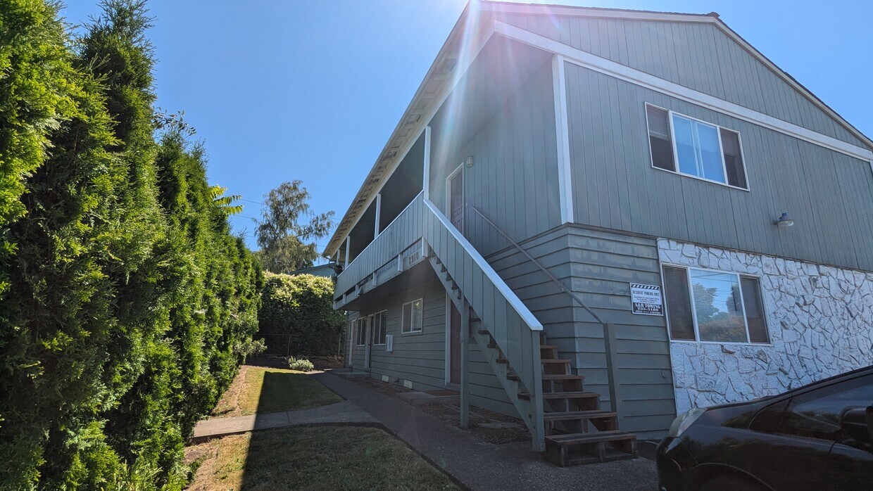 Front of building - 2910 SE Gladstone St