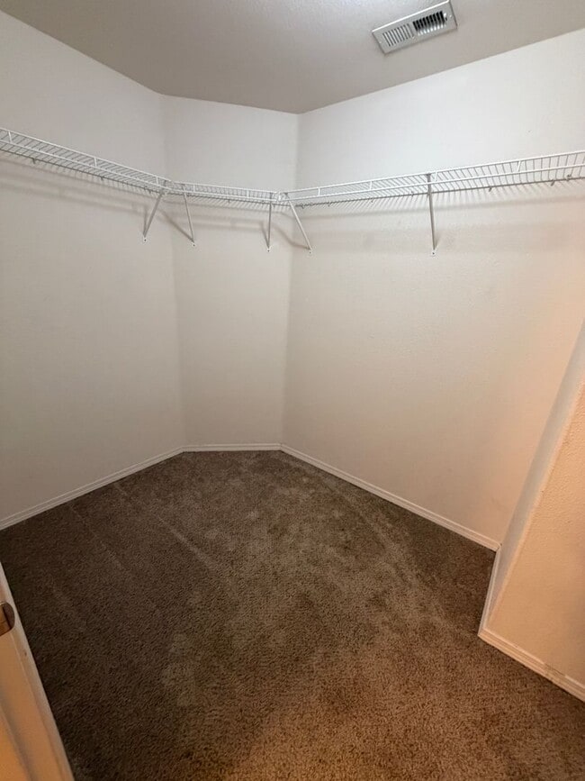 Building Photo - 2 Bedroom 2.5 bath townhouse w/ bonus room & Garage in Pasco