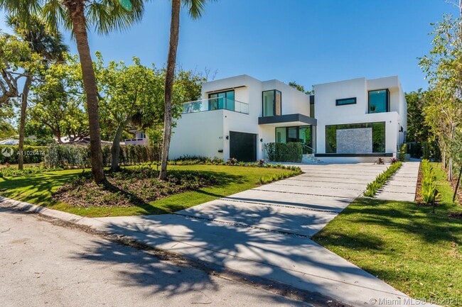 Building Photo - 627 Sabal Palm Rd