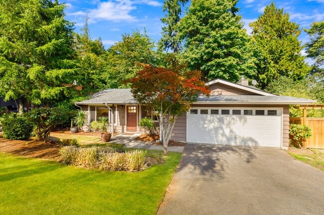 4 Bedroom Rambler Close to Everything in Redmond! - 4 Bedroom Rambler Close to Everything in Redmond! House