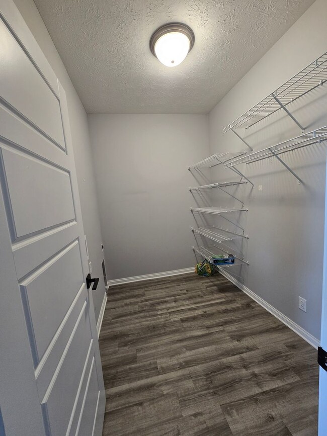 Building Photo - 3 Bed, 2.5 Bath Home in a Great Neighborhood!