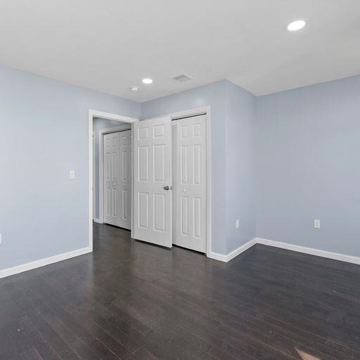 Foto del edificio - 225 Freeman Ave