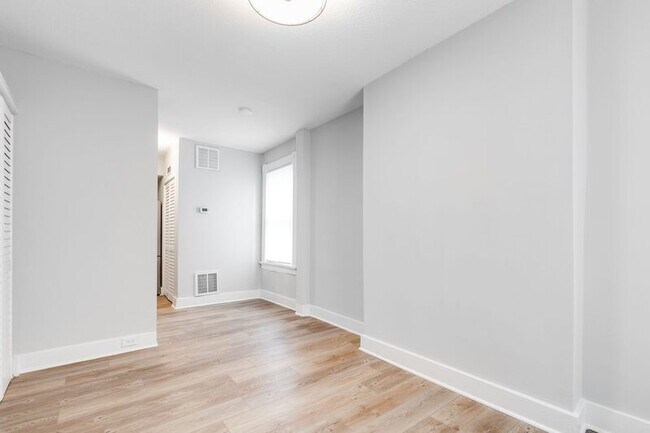 Building Photo - 613 N 32nd St