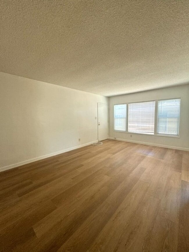 Building Photo - 468