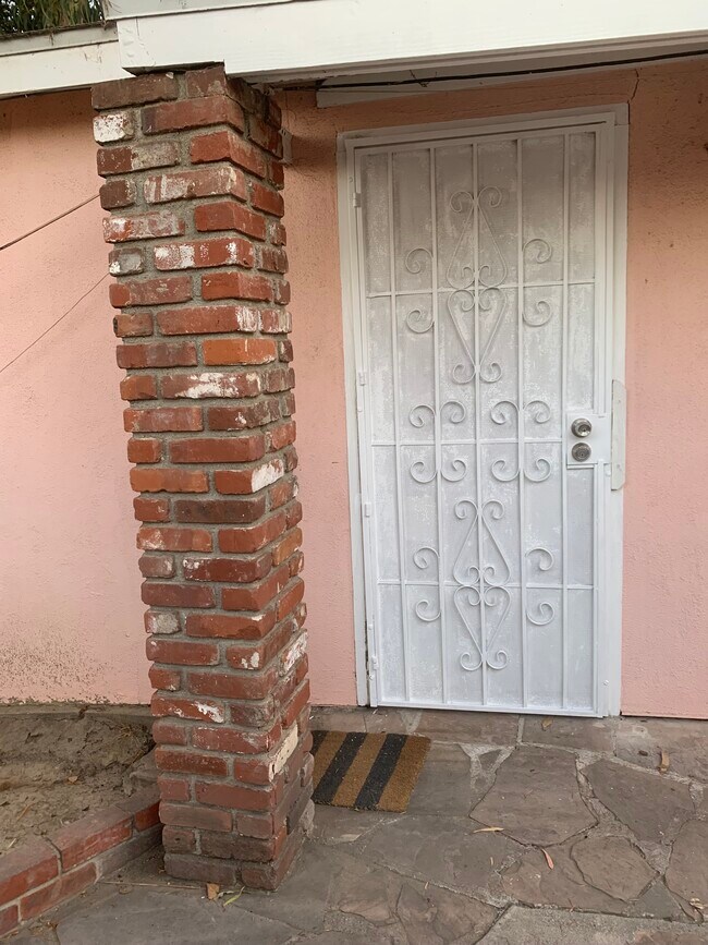 Puerta principal - 15138 Encanto Dr