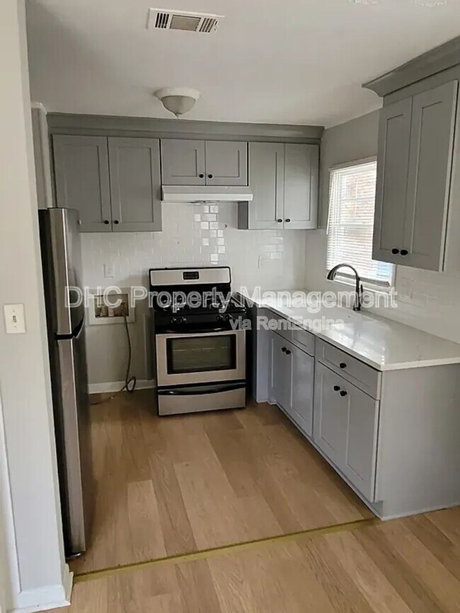 Foto del edificio - 2637 Santa Monica Dr NW