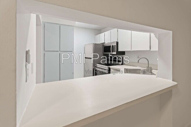 Foto del edificio - 1236 Pine Ridge Cir W