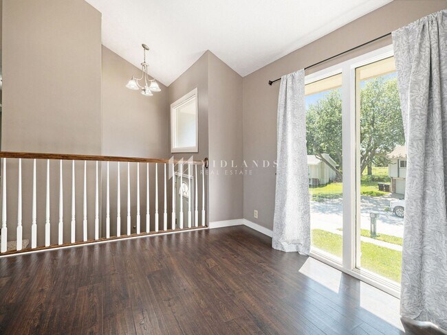 Foto del edificio - Millard 3 Bed / 2 Bath Split Entry