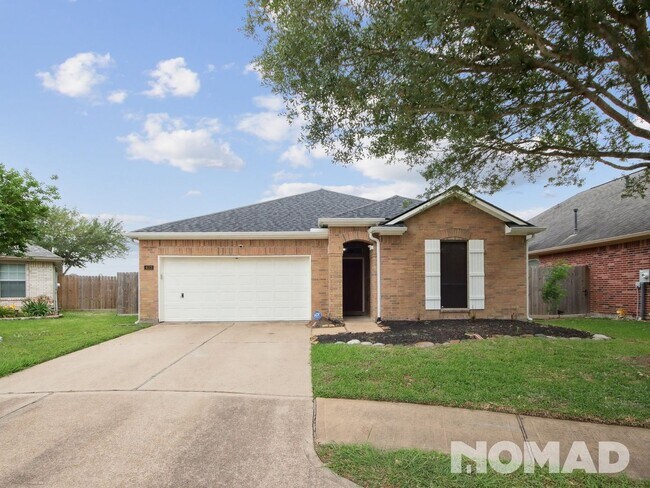 Foto del edificio - "Charming 3-Bedroom Home with Study, &  Ga...