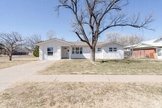 Building Photo - 4336 Mesa Cir