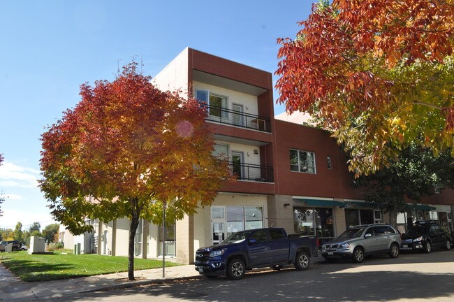 Top floor condo - 2018 Ionosphere St