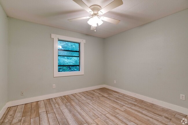 Building Photo - Pine Haven Apartments