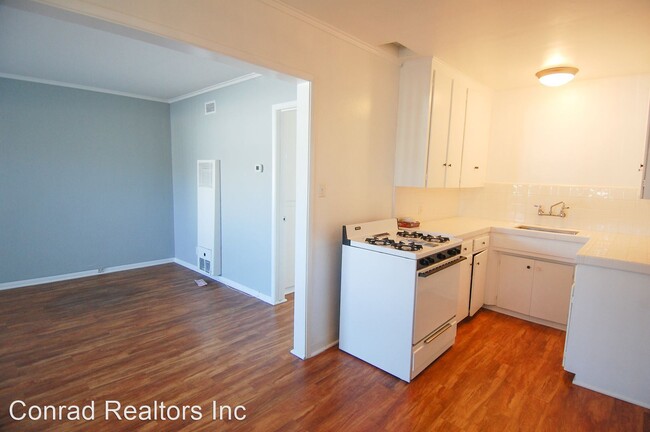 Building Photo - 301 Avenida Del Mar