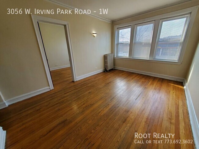 Building Photo - Irving Park East - Updated 1-Bedroom - Har...