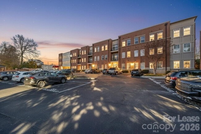 Building Photo - 2938 Selwyn Ave