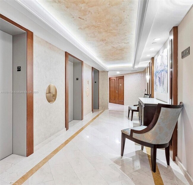 Foto del edificio - 19355 Turnberry Way