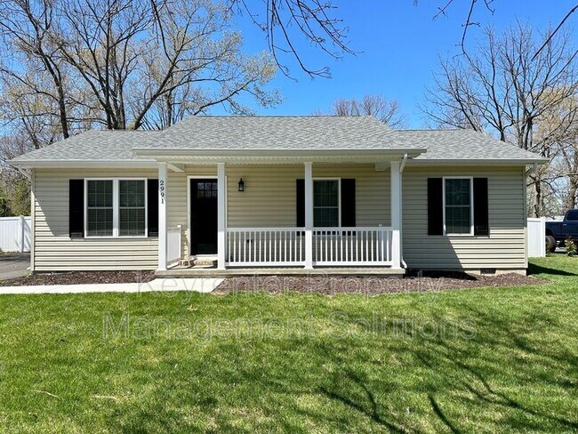 Building Photo - 2991 Lyndhurst Rd