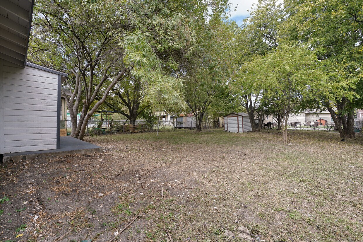 Primary Photo - 435 W Bedford Ave