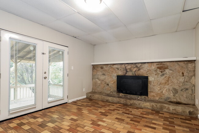 Building Photo - 1563 Cardinal Rd