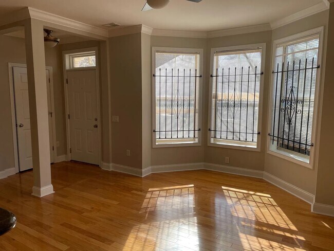 Building Photo - 214 Stetson St