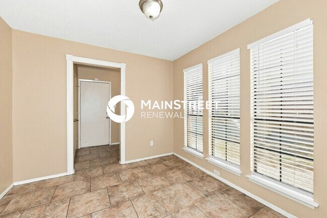 Building Photo - 3 Bedroom Pet-Friendly Home in Grand Prairie, TX with Main Street Renewal