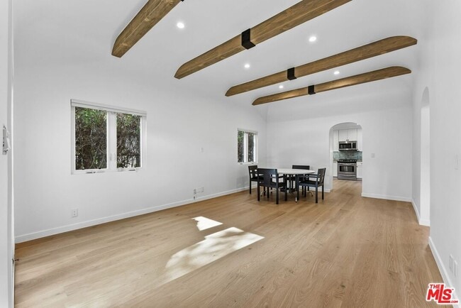 Foto del edificio - 8833 Ashcroft Ave