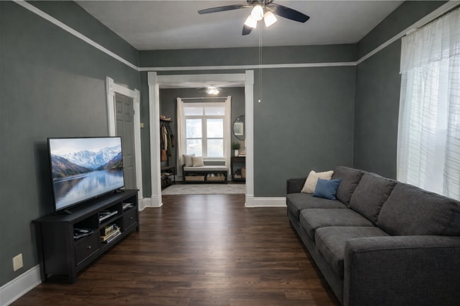 Sala de estar - 523 Tracy Ave