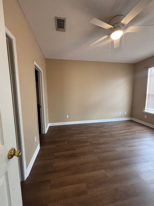 Building Photo - **MANAGERS SPECIAL 250 OFF FIRST MONTH REN...
