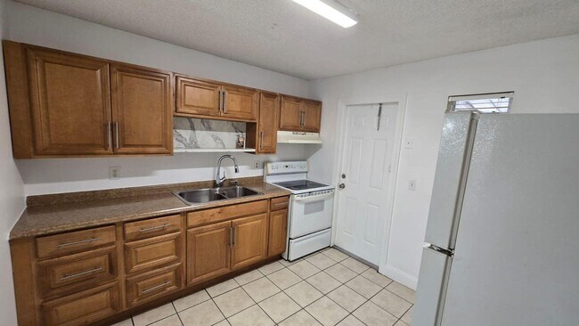 Foto del edificio - 4770 Cole St