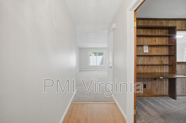 Building Photo - 901 Vincent Ct