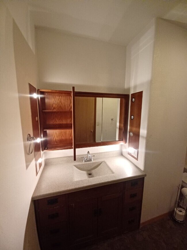 Foto del edificio - 3 bed, 2 bath
