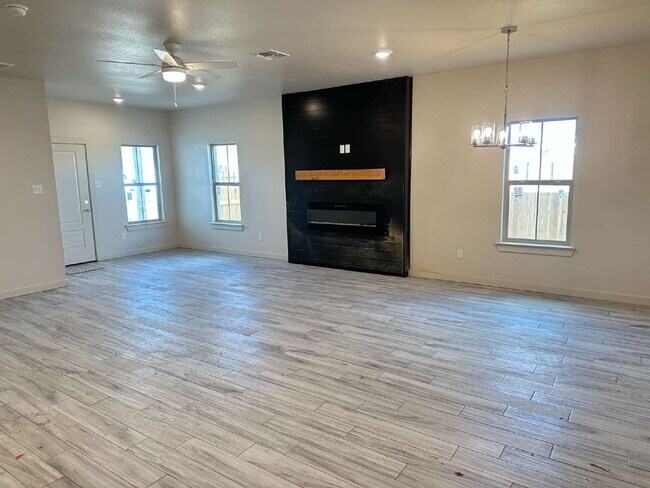 Foto del edificio - Brand new townhomes in Frenship East!
