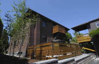 Building Photo - 2114 7th Ave W