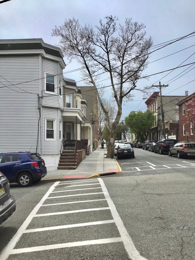 Building Photo - 506 Gregory Ave