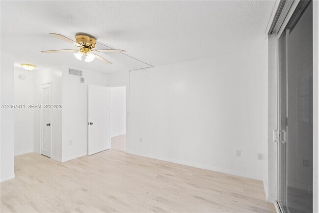 Foto del edificio - 1351 NE Miami Gardens Dr