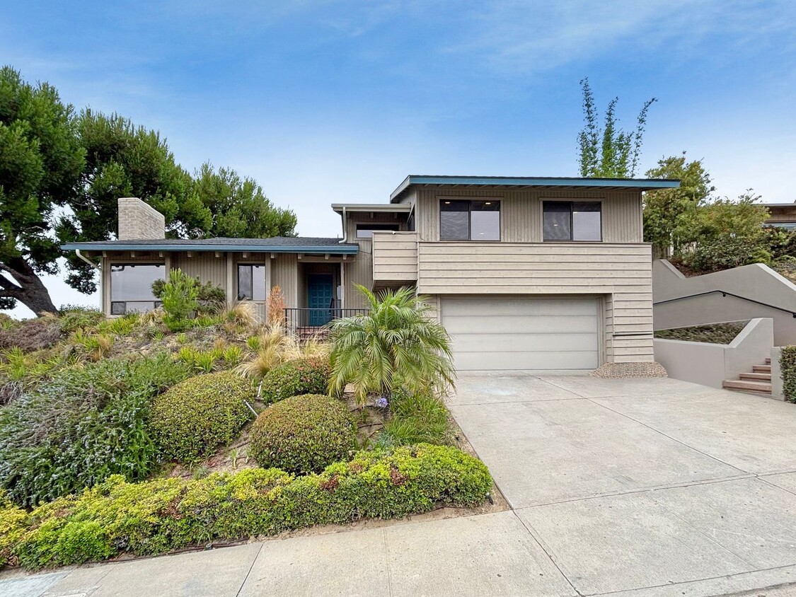 Primary Photo - Beautifully Renovated 3BD/2.5BA House in L...