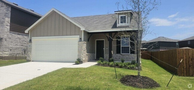 Building Photo - 2523 Carlow Ln
