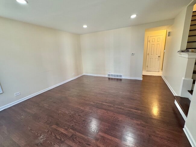 Building Photo - 9038 Niles Center Rd