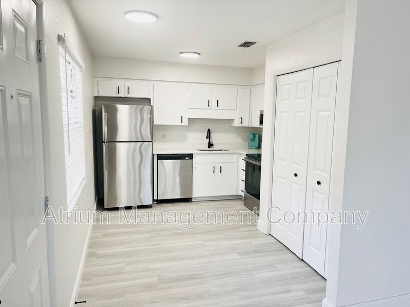 Primary Photo - 2220 NW 55th Blvd