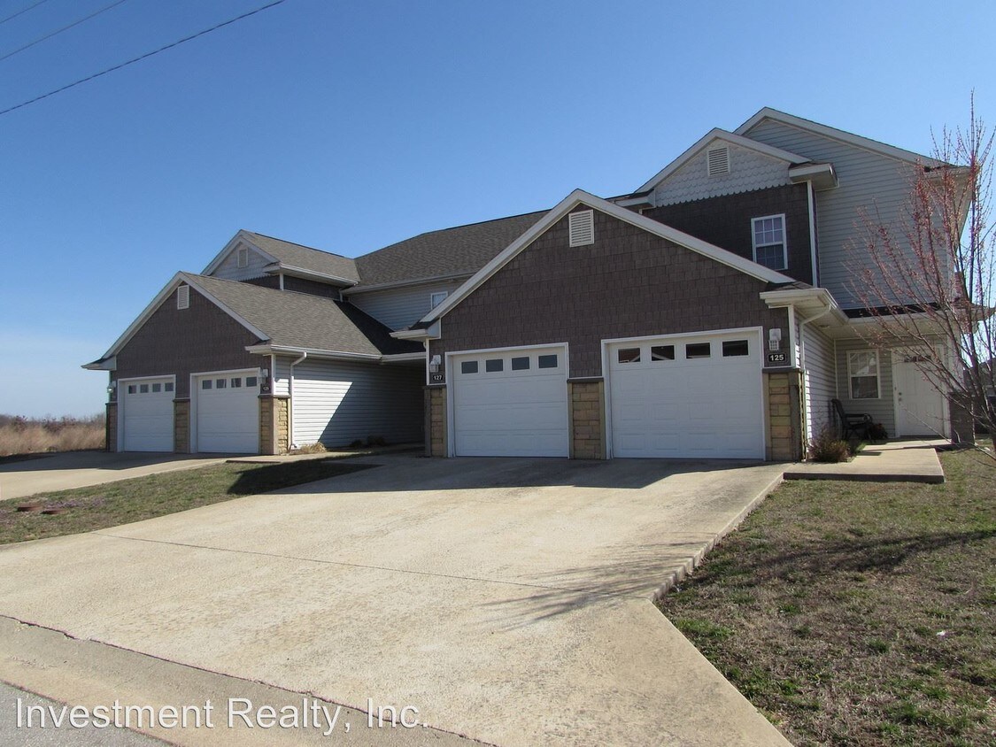 Primary Photo - 131 Andrews Dr