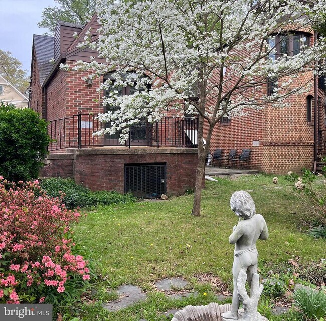 Foto del edificio - 8904 Grant St