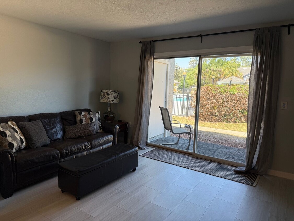 Spacious Furnished 3bd/3ba in Windsor Park! Close to Campus, Surrounded by Nature! - Spacious Furnished 3bd/3ba in Windsor Park! Close to Campus, Surrounded by Nature!