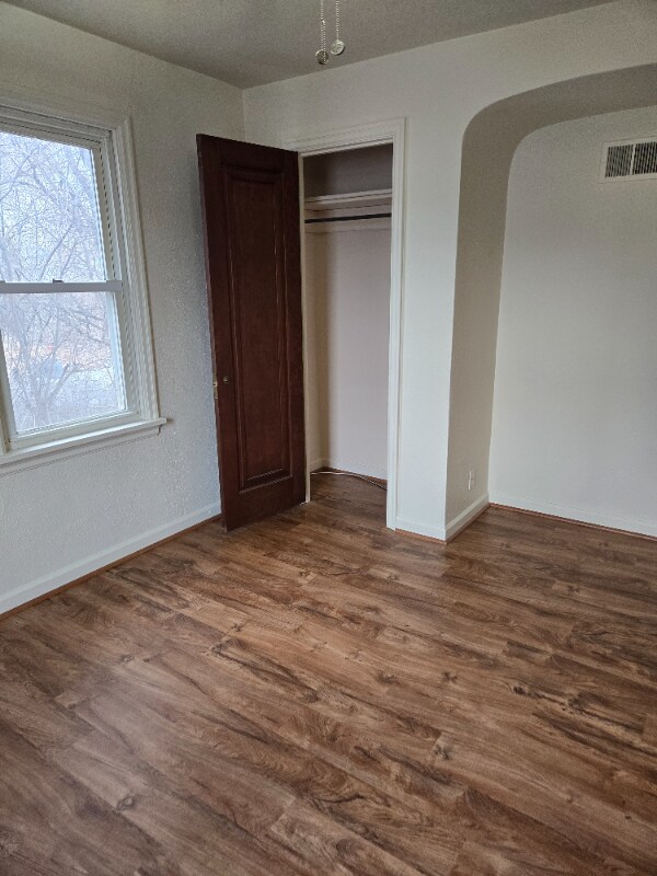 Building Photo - 212 2nd Ave W