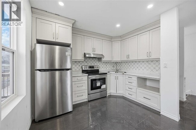 Building Photo - 211 George St