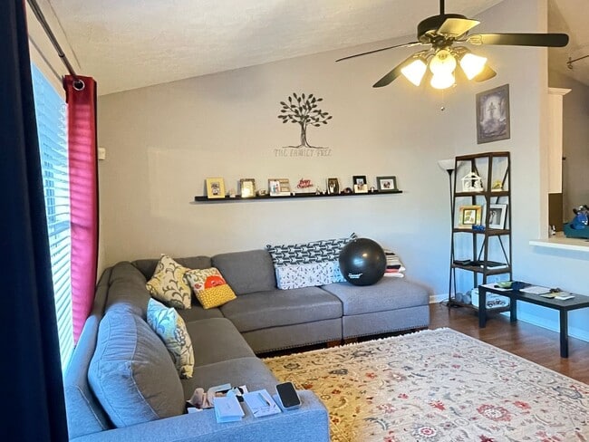 Building Photo - Townhome in Opelika- 2/2 Avaliable April 1st!