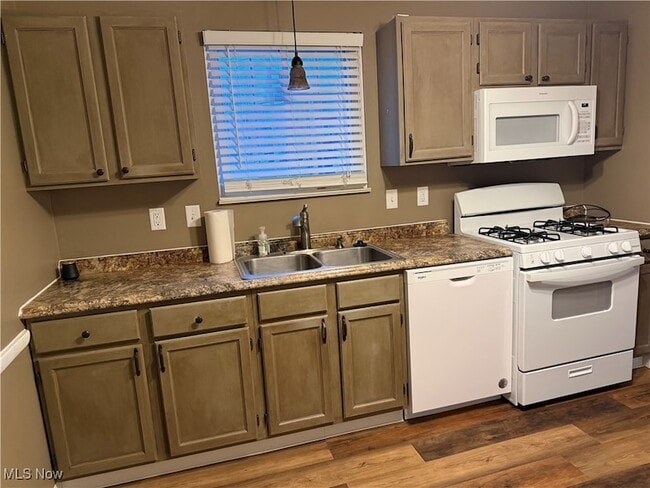 Foto del edificio - 195 Surrey Ln