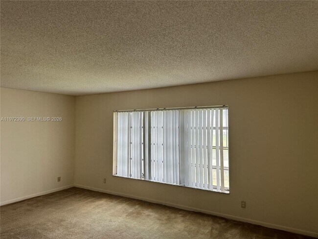 Foto del edificio - 3831 NW 84th Ave