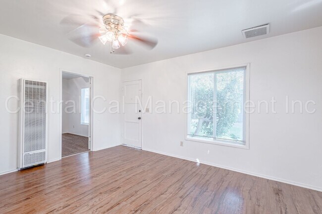 Foto del edificio - 347-351 E Marengo Ave