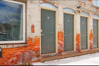 Building Photo - 708 Mills St